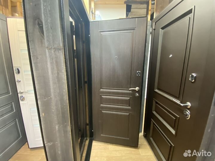 Дверь входная металлическая в квартиру