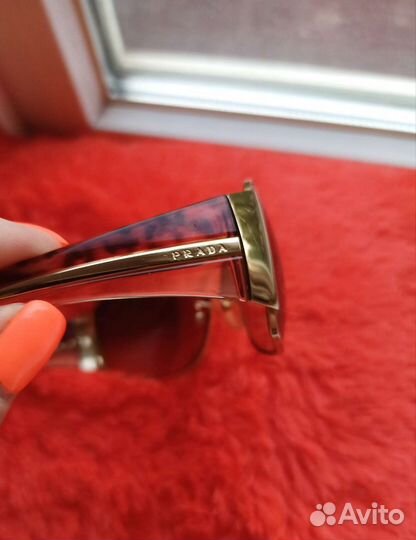Солнцезащитные очки Prada