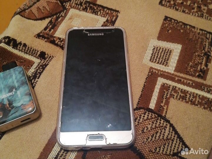 Телефон Samsung galaxy j3