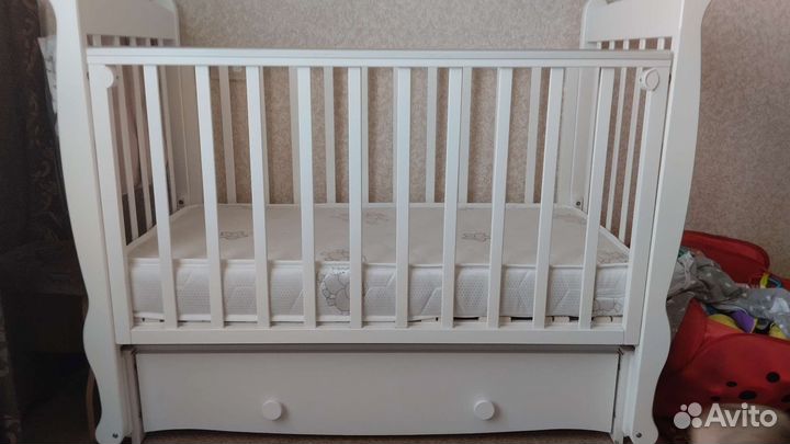 Детская кровать с маятником и ящиком