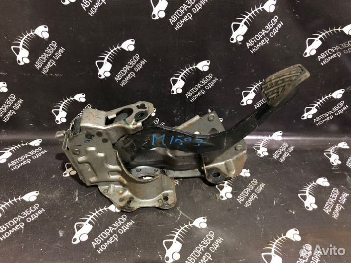 Педаль тормоза Nissan Qashqai J10E 1.6 HR16DE 2011