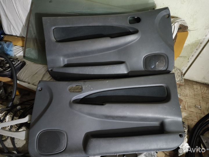 Обшивка дверей Мазда 323 купе