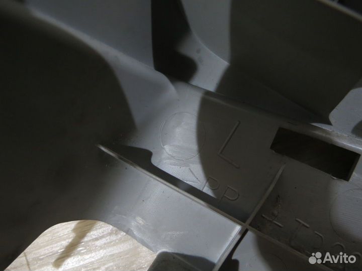 Обшивка стойки Mitsubishi Outlander XL