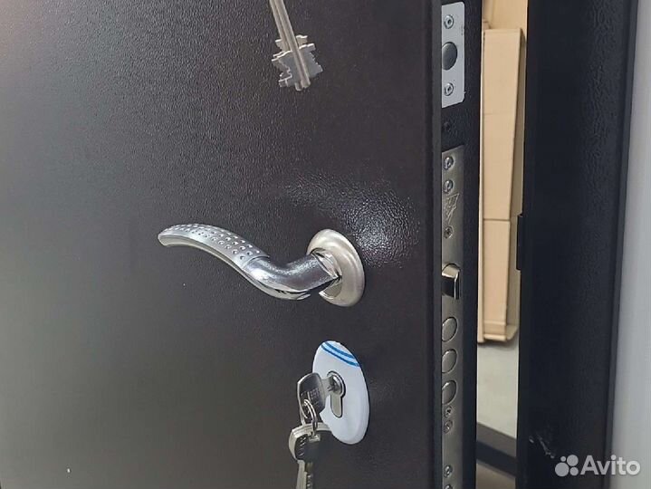 Дверь входная металлическая