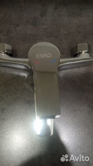 Смеситель для ванны с душем новый