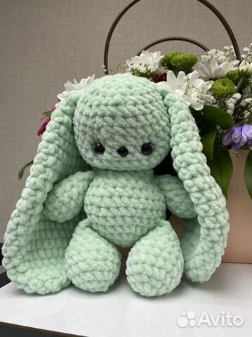 Вязаные игрушки ручной работы зайка