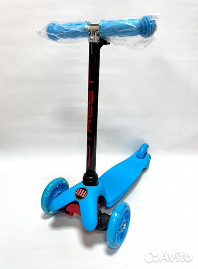 Самокат детский трехколесный новый