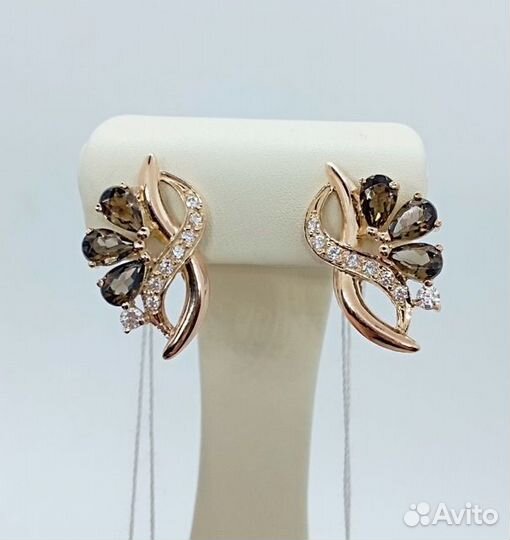 Золотые серьги с камнем