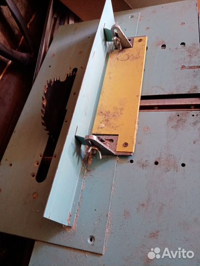 Продаю слесарный станок