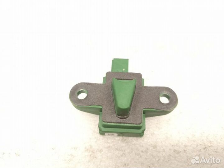 Датчик удара задний левый Mercedes-Benz E-Class