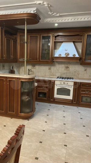 4-к. квартира, 178 м², 3/10 эт.