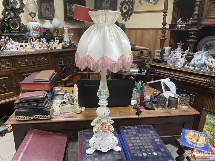 Настольная лампа с абажуром Италия