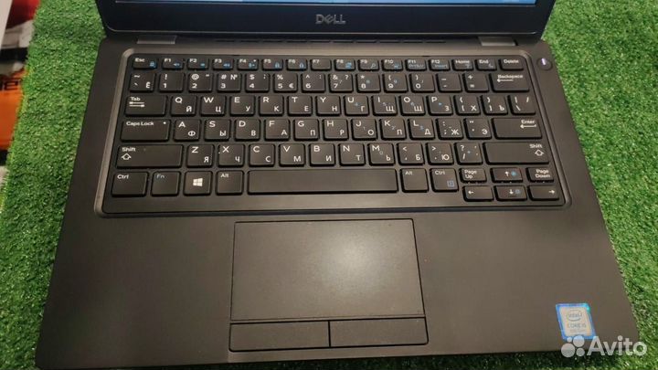 Ноутбук dell /core I3/UHD graphics/250SSD