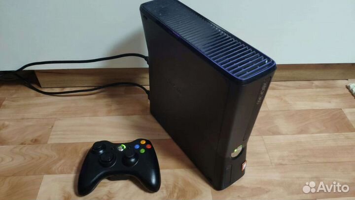 Xbox 360 Slim 250Gb, 1 геймпад+30 игр