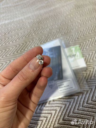 Серьги гвоздики муассанит