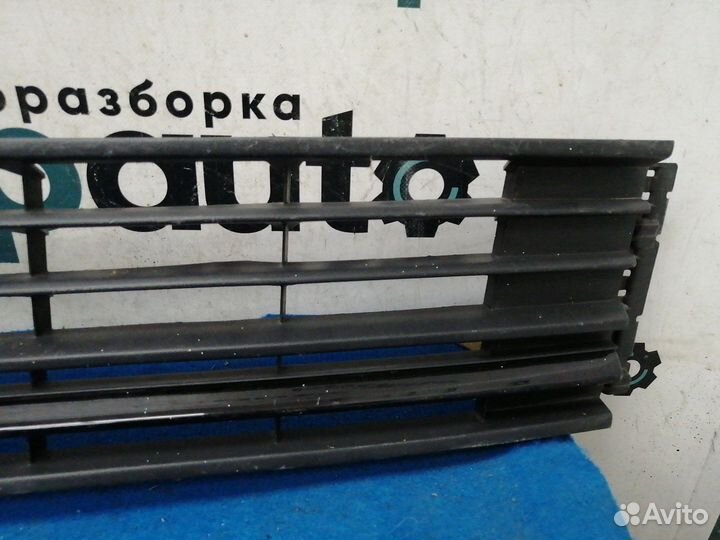 Решетка переднего бампера 6RU853677C Volkswagen
