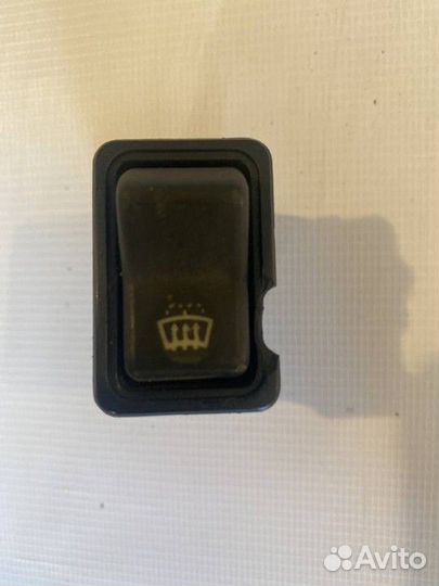 Клавиша обогрева омывателя ветрового стекла