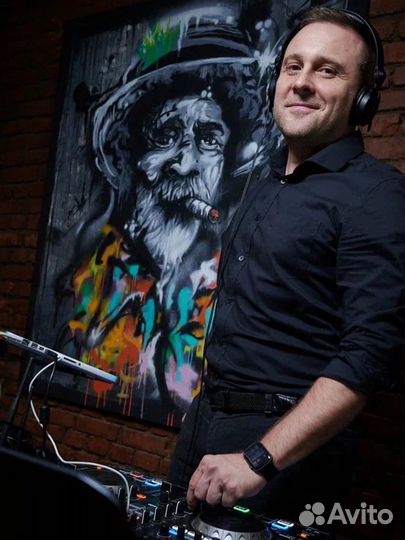 Диджей с оборудованием (звук, свет, караоке)