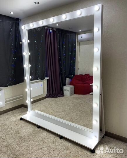 Зеркало напольное с подсветкой