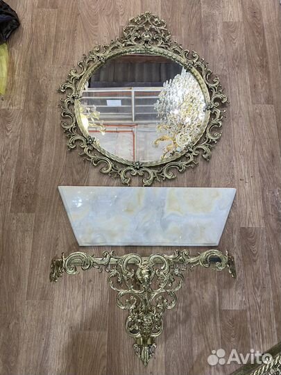 Консоль с зеркалом