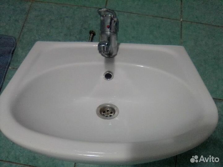 Раковина керамическая