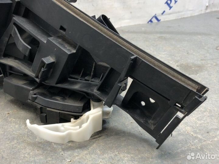 Замок двери задний правый Ford Focus 3