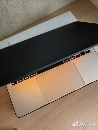 Macbook air 13 m2 8/256 на гарантии