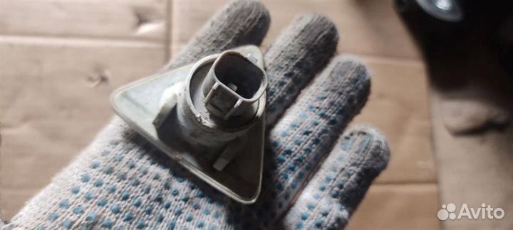 Повторитель на крыло mitsubishi Colt (Z3) 2004-2