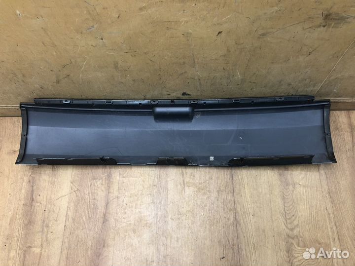 Накладка двери багажника Peugeot 3008 2010-2016