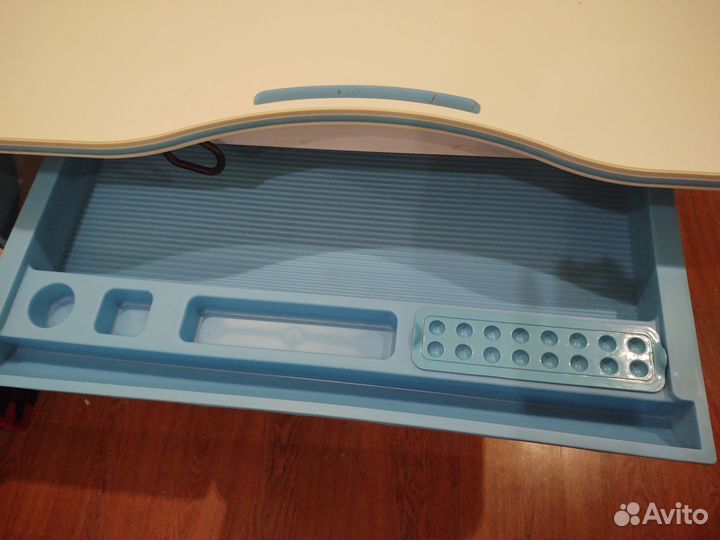 Письменный стол для школьника