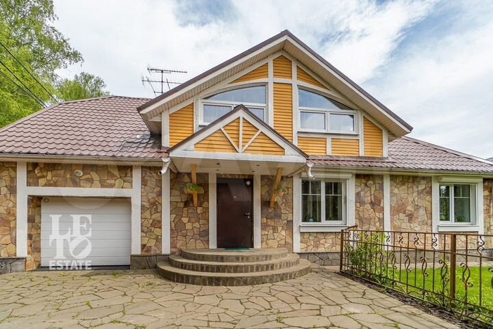 Дом 236 м² на участке 7,2 сот.