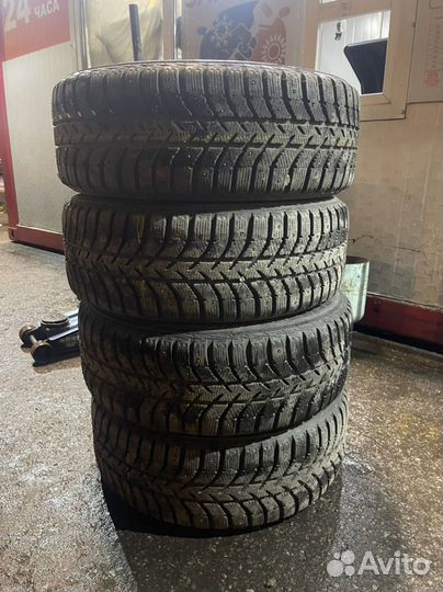 Bridgestone Ice Cruiser 5000 215/60 R16