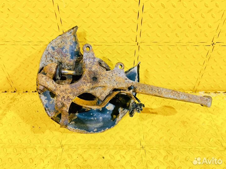 Кулак перед.правый Mercedes-Benz E-Class W210