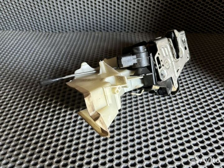 Замок водительской двери mercedes W202 W210