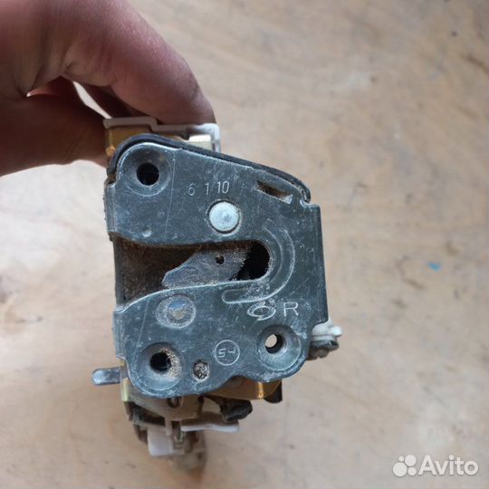 Замок двери задний правый Nissan Almera N16