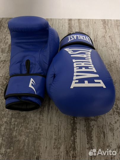 Боксерские перчатки