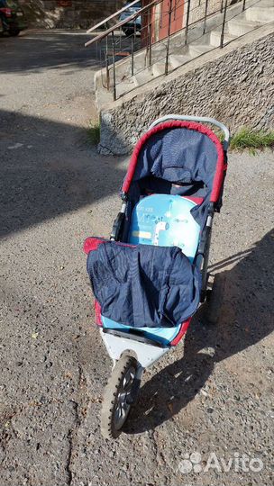 Прогулочная коляска детская складная