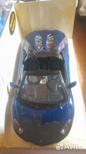 Lamborghini aventador roadster 1/24