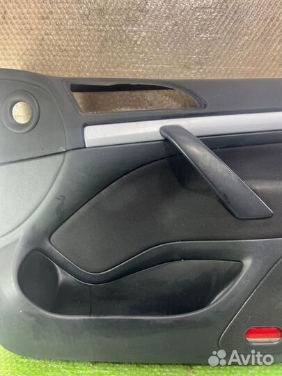 Обшивка передней правой двери Skoda Octavia A5