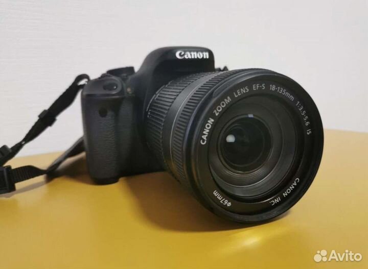 Зеркальный фотоаппарат Canon 600D с объективом