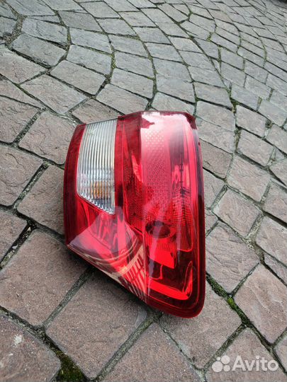 Фонарь задний Jeep Grand Cherokee WK2 дорестайл