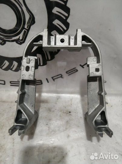 Кронштейн подлокотника Audi A6 (C6,4F) 2005-2011