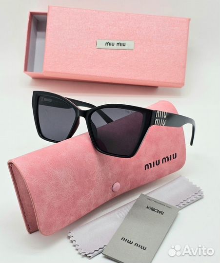 Солнцезащитные очки Miu Miu