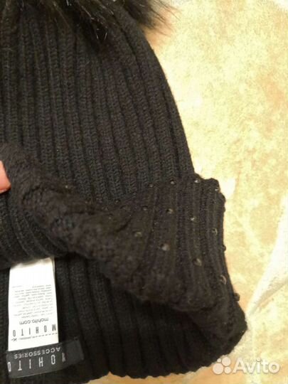 Черная женская шапка с помпоном mohito