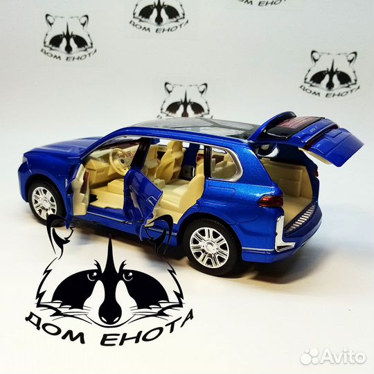 Машинка BMW X7 модель метал 1:24 бмв Х7 с дымом