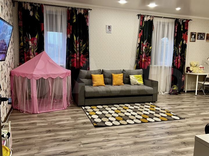 Дом 303,2 м² на участке 8 сот.