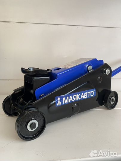 Домкрат подкатной гидравлический 2,5 т