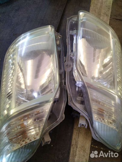 Передние фары на Corolla Fielder 2009 nze 144