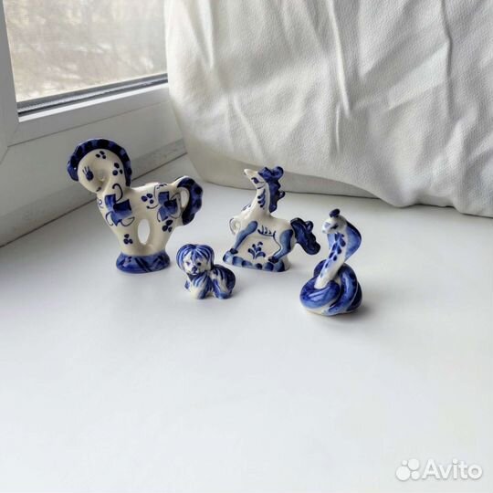 Фарфоровые статуэтки Гжель Лошадь собачка змея