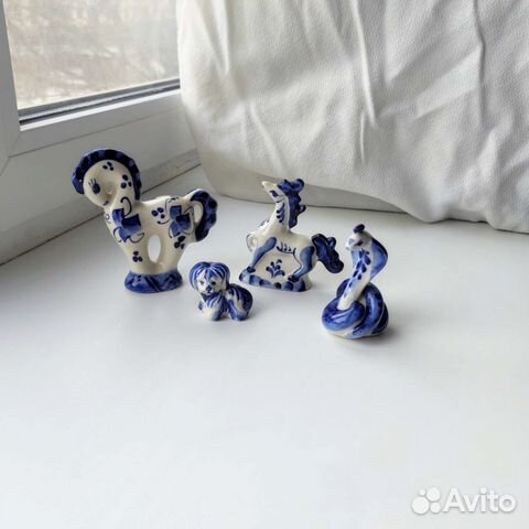 Фарфоровые статуэтки Гжель Лошадь собачка змея